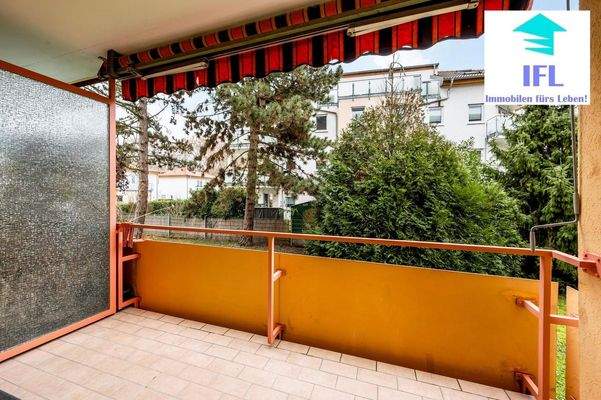 Großer überdachter Balkon