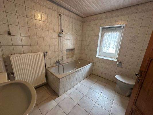 Bauernhaus | OG | Badezimmer mit Wanne