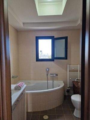 Kreta, Chersonisos: Große Villa am Dorfrand zu verkaufen