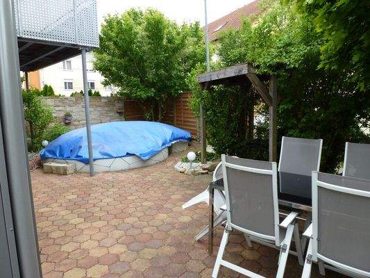 Pool mit Abdeckhaube