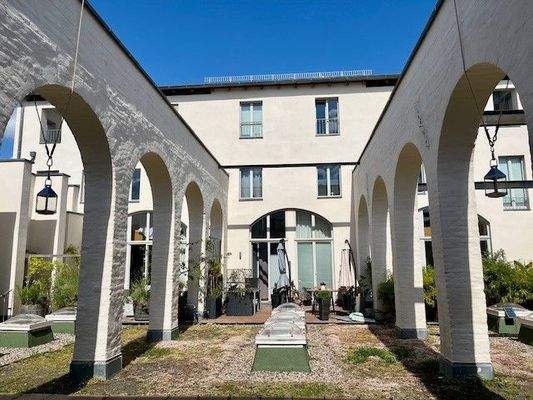 Hochgarten mit Gewölbe