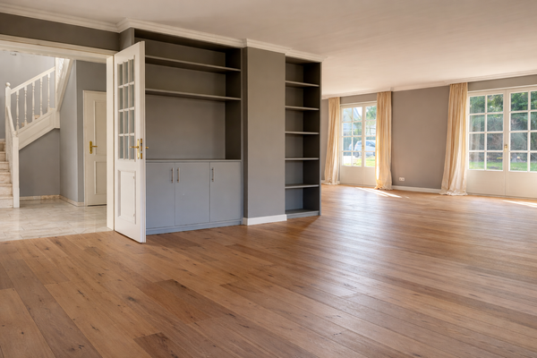 Wohnbereich mit Einbauschränken