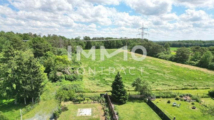 Blick auf Garten und angrenzende Landschaft