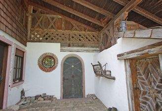 Hausansicht mit alten Details.jpg