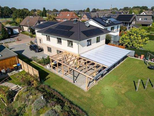 Luftbild mit Garten und Terrasse 