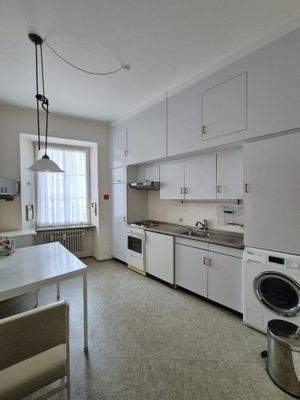 Küche Hauptwohnung.jpg