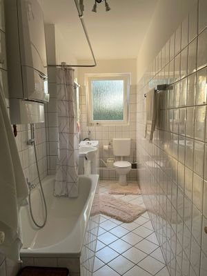 20241108 400 Badezimmer.jpg