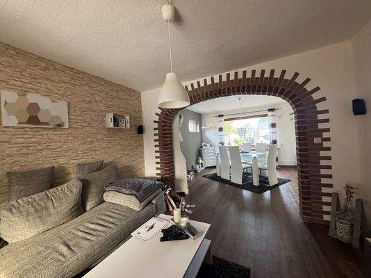 Wohnzimmer und Esszimmer 