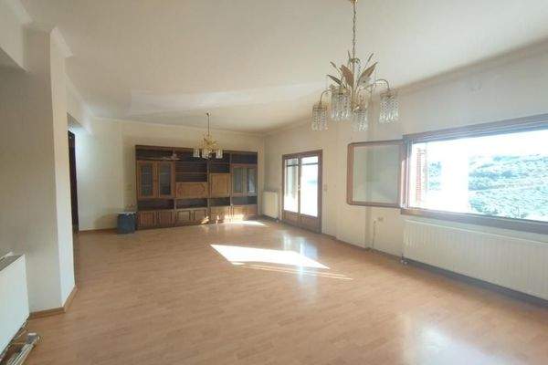 Kreta, Stalos: 2 unabhängige Wohnungen in Strandnähe zu verkaufen