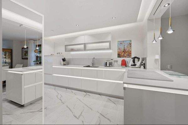 Sehr hochwertige Küchen-Ausstattung.jpg