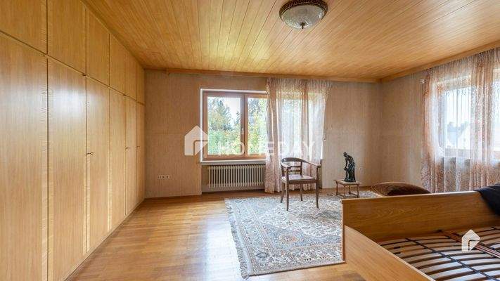 1. OG Schlafzimmer 1