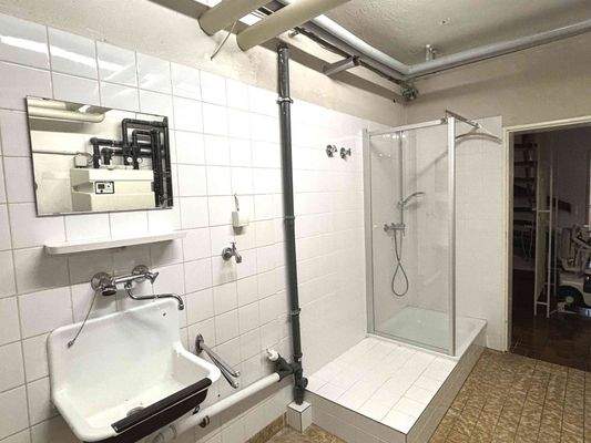  Dusche im UG