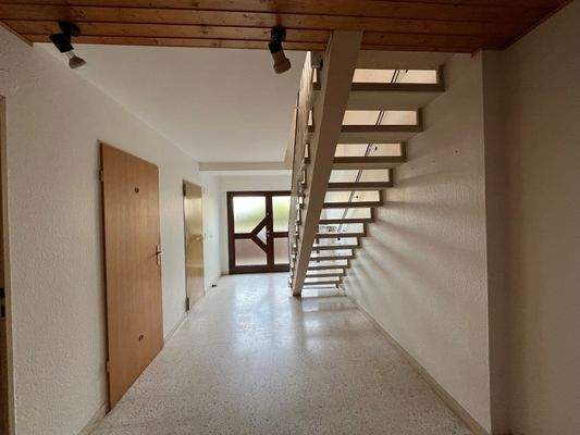 Haus-Linden-Leihgestern-Treppenhaus KG.JPG