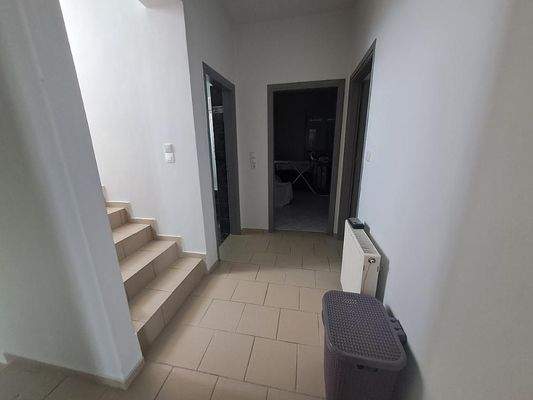 Große Villa mit offenem Meerblick und vier Mietwohnungen