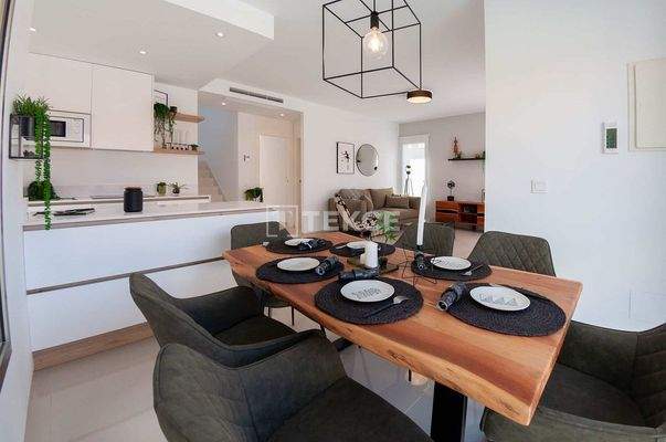 Contemporary Villas with Private Pool in Los Alcázares