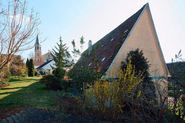 Objektansicht mit Garten 