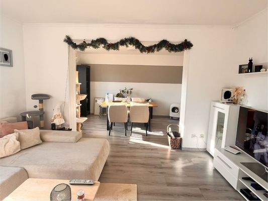 Blick von Wohnzi zu offenem Eßbereich 