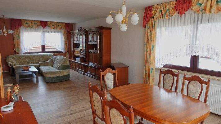 Wohnzimmer mit Essbereich