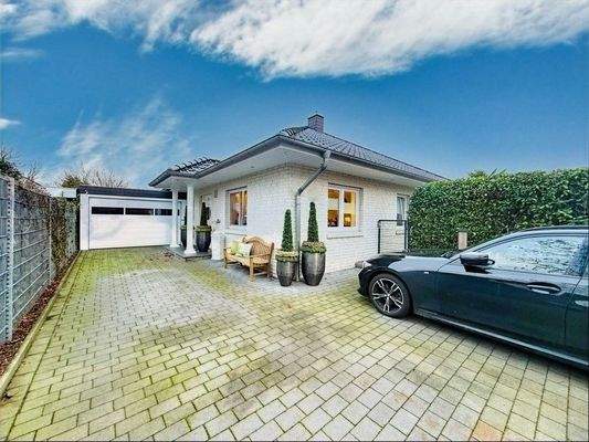 Auffahrt zum Wohnhaus