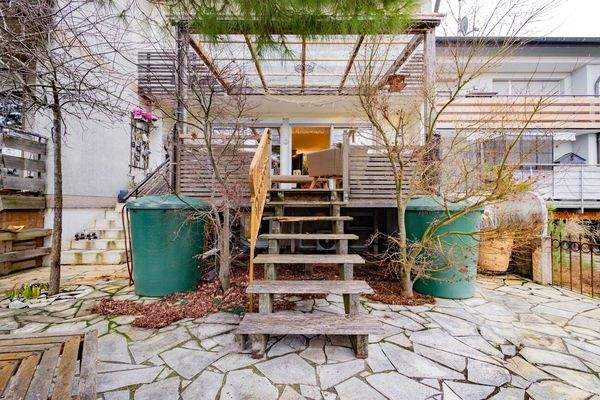 Gartenfläche mit Zugang ins Huas