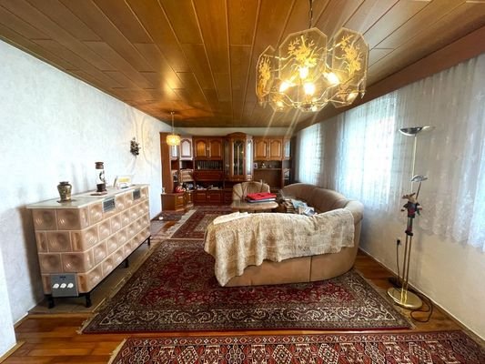 Wohnzimmer mit Nachtspeicherofen