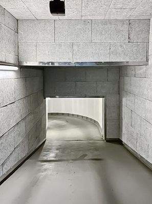 Tiefgaragenabfahrt