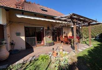 Hausansicht, Terrasse.JPG