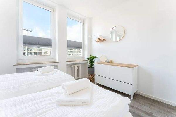 7e9c576f-457a-41a7-89f6-28ff2d007163