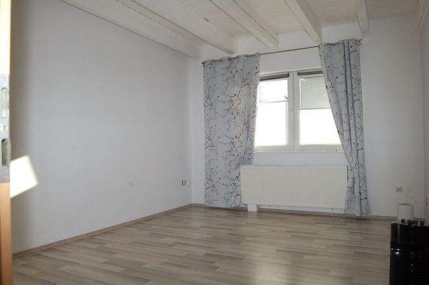 16 Elternschlafzimmer.JPG