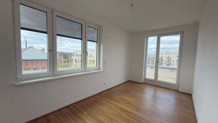 20250930_122349346_iOS