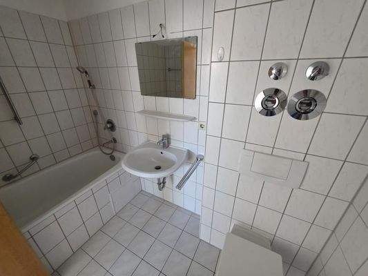 Bad mit Badewanne #1