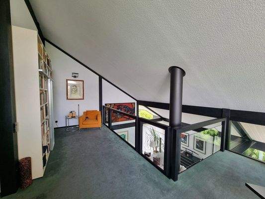 Galerie mit Arbeitsbereich