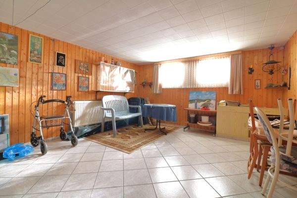 KG: Wohnlicher Kellerraum