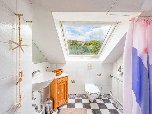 Bad im Dachgeschoss