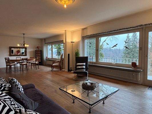 Großer, offener Wohn-, Essbereich (EG) mit Blick auf den Rhein und Landschaft