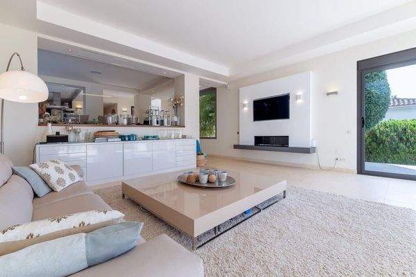 Living area and kitchen in villa in Costa d'en Blanes