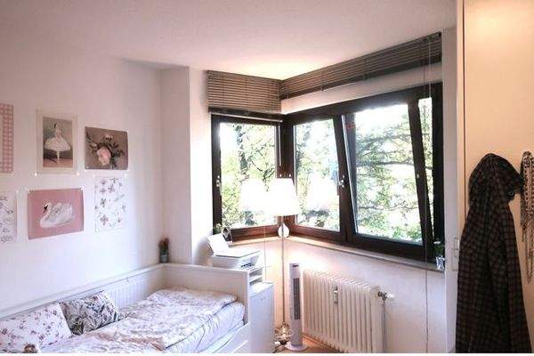 AP Blick zum Fenster