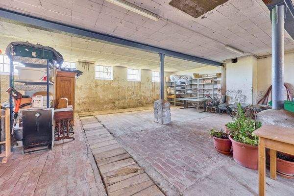 24 Abstellflächen.jpg