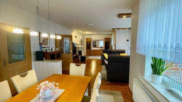 Großzügiges Wohnzimmer