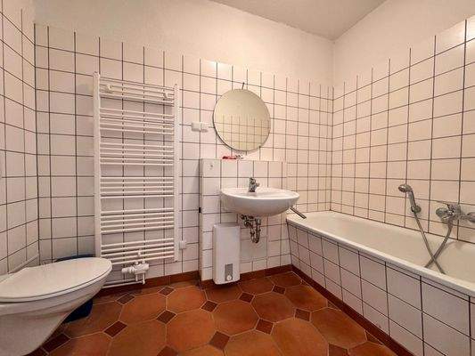 Badezimmer mit Badewanne