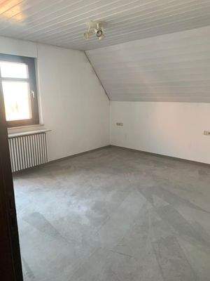 Zimmer mit Teppichboden.jpg