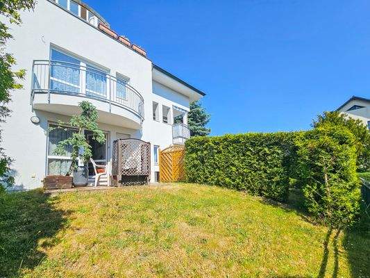 Gesamtansicht mit Garten