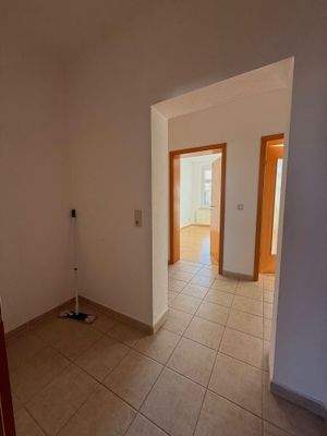 Flur (Blick vom Badezimmer)