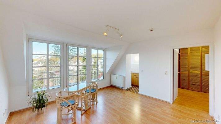 Wohnbereich mit Zugang zur Küche