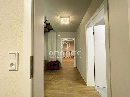 Blick von der "technischen Zentrale" Richtung Hobbyraum, rechts...