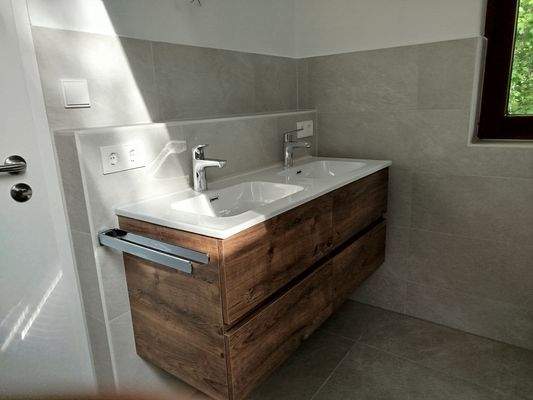 Doppelwaschbecken Bad.jpg