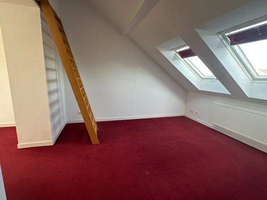 gr. Schlafzimmer mit Ankleide DG