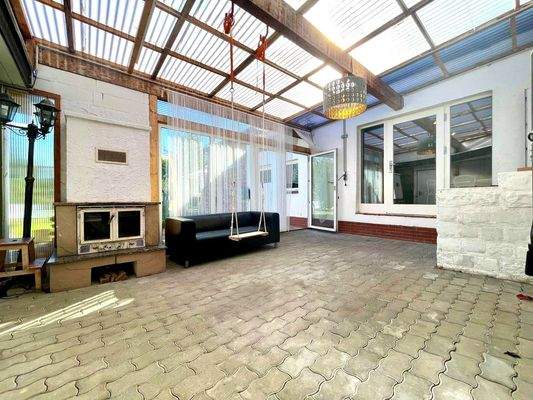 Zurück im Sommergarten mit Zugang zur Küche