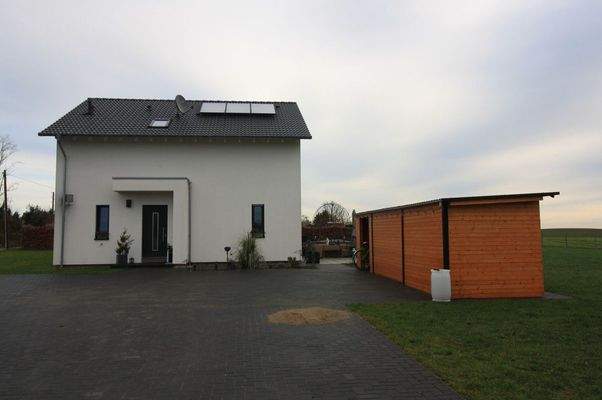 Frontansicht mit Schuppen