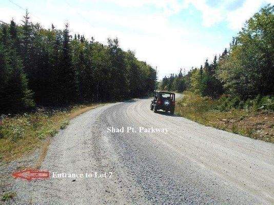 Privatstraße - Zufahrt zum Land links (Lot2)